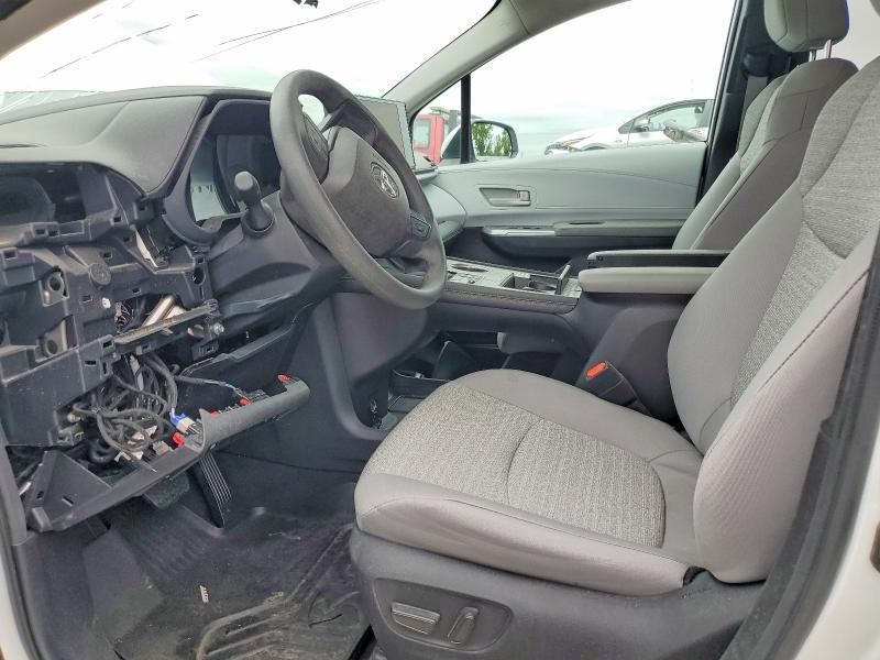 2025 Toyota Sienna le