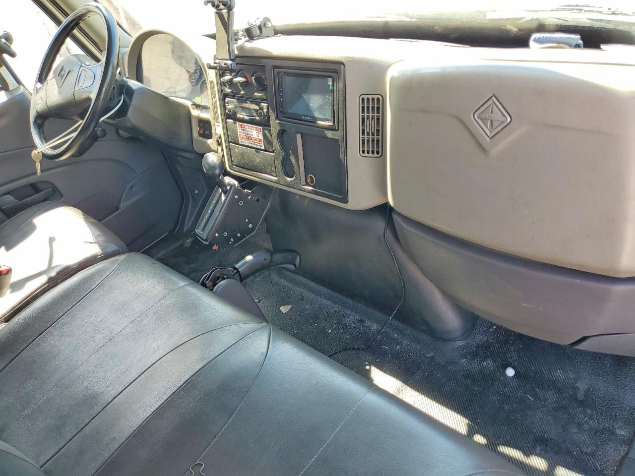 2017 International 4300 BOX Truck