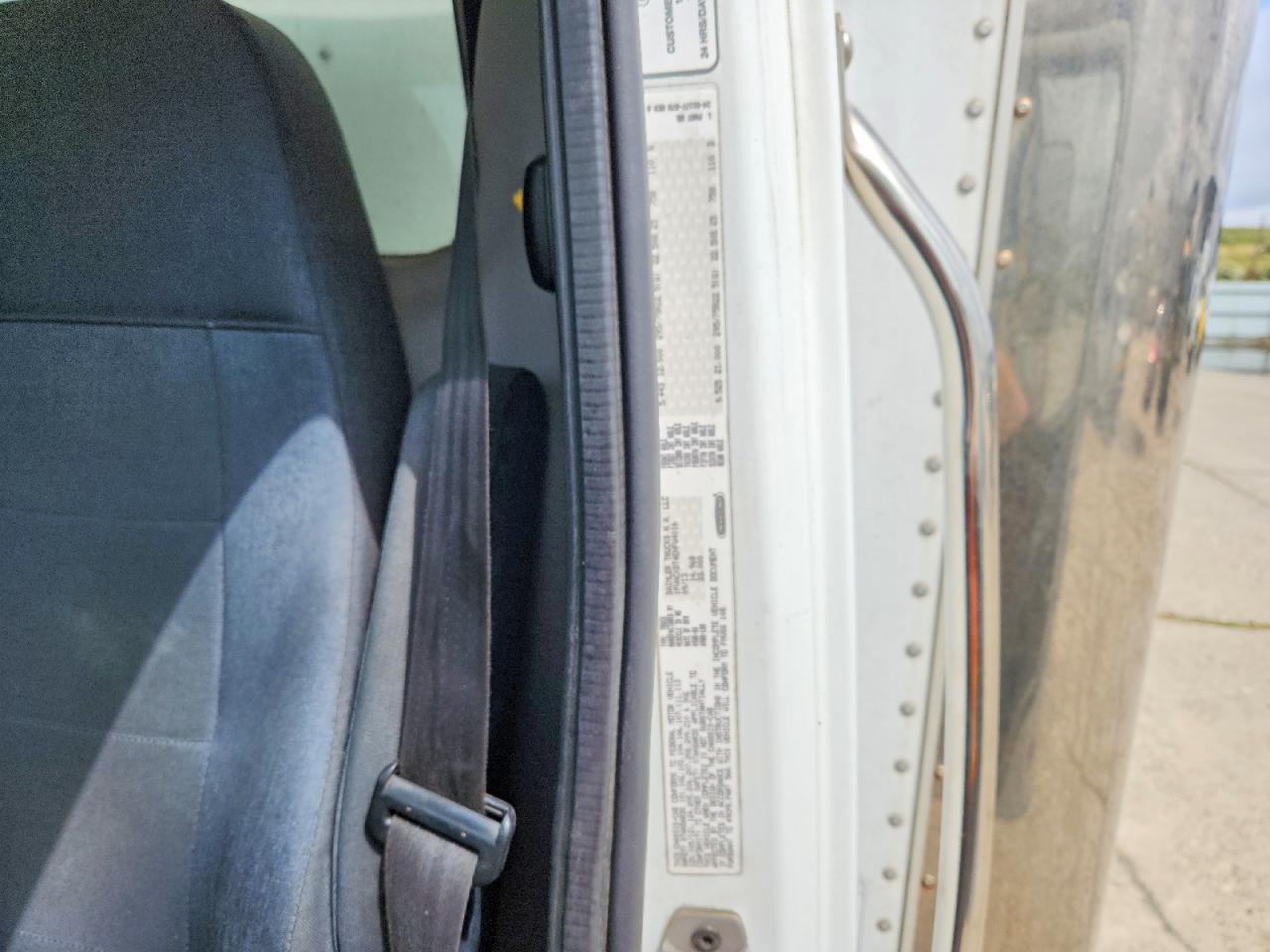 2014 Freightliner Business Class M2 BOX Truck