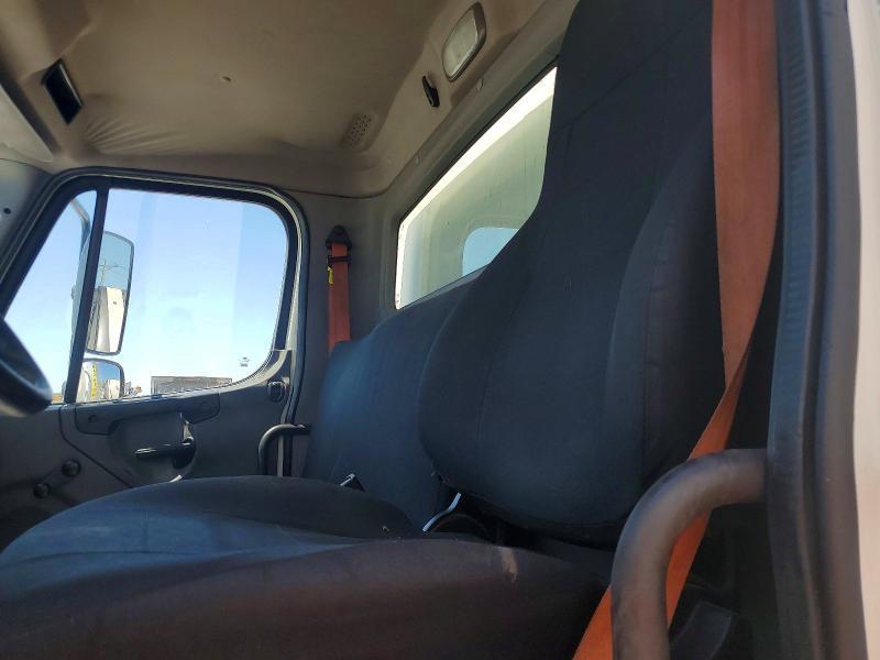 2020 Freigliner 2020 Freightliner Business Class M2 BOX Truck