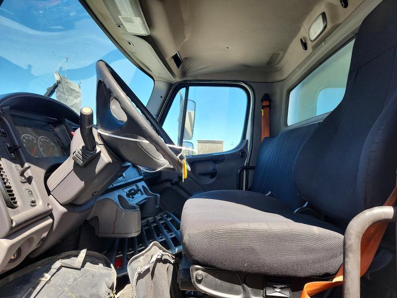 2020 Freigliner 2020 Freightliner Business Class M2 BOX Truck