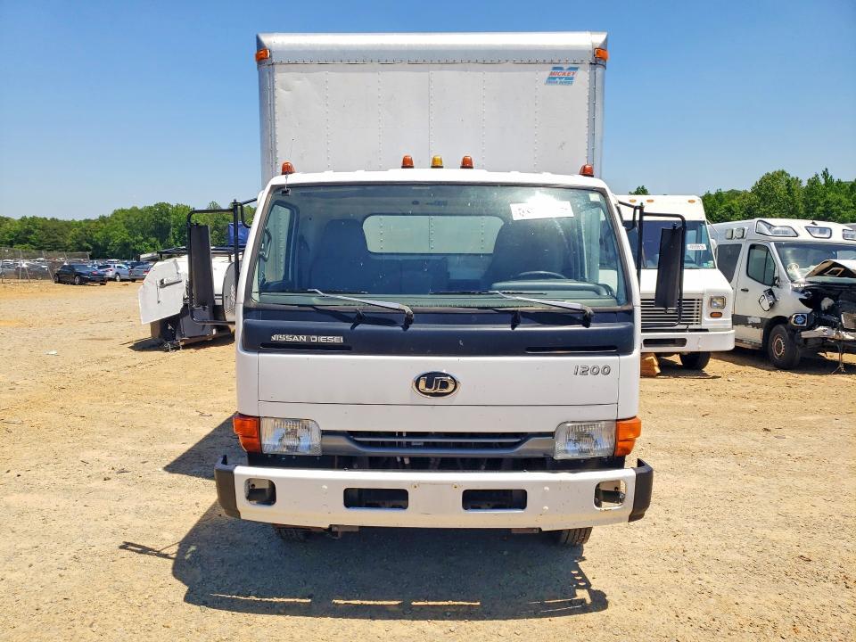 2002 Nissan Diesel UD1200