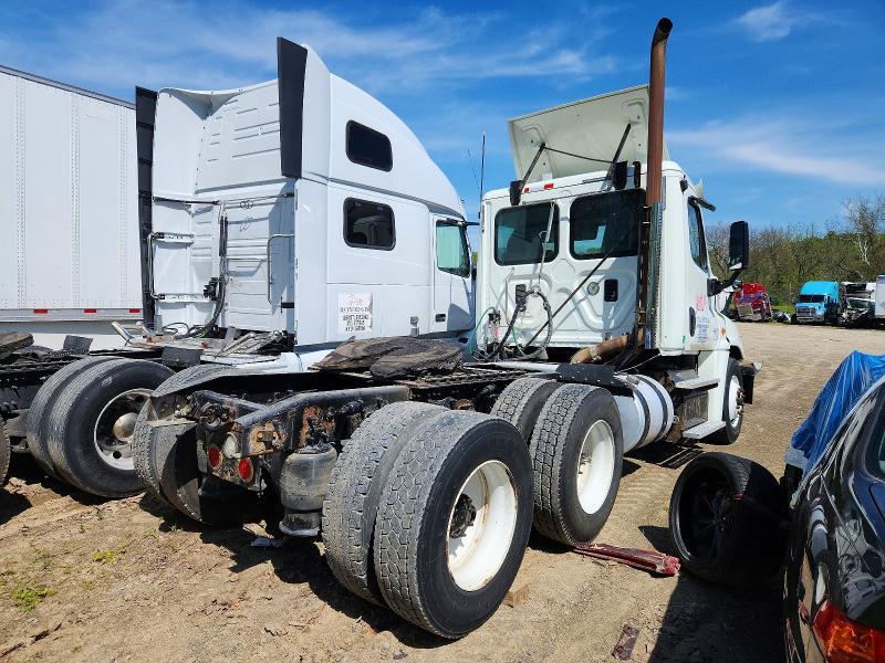 2015 Freigliner 2015 Freightliner Cascadia Semi Truck
