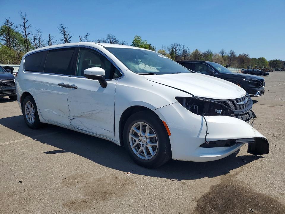 2020 Chrysler Voyager l