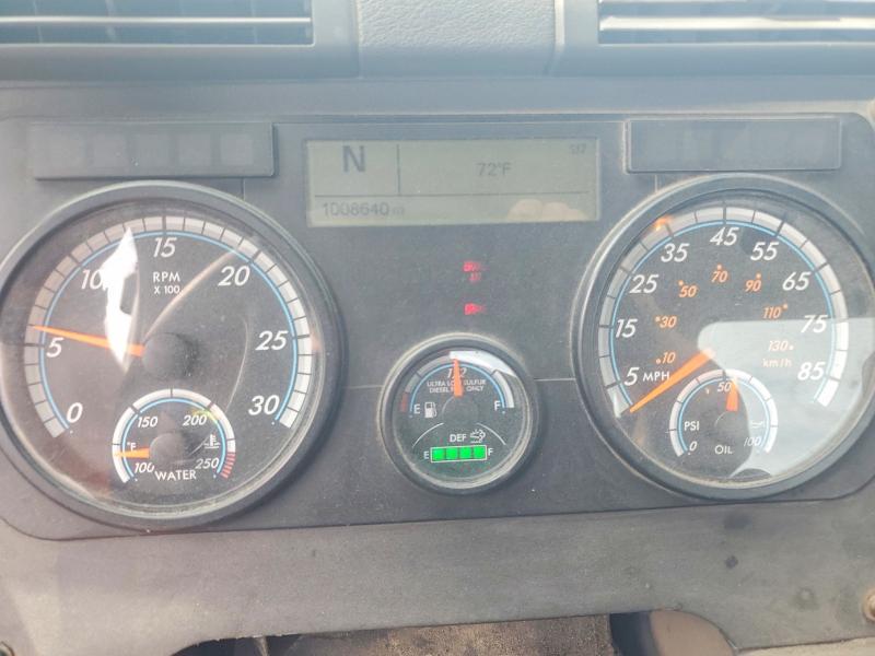 2016 Freightliner Cascadia 1-Semi Truck