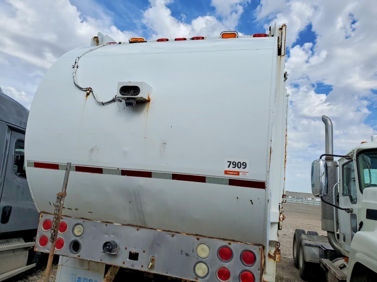 2002 Mack MR688P Refuse Truck
