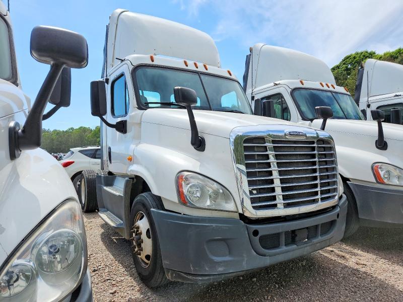 2016 Freightliner Cascadia 125 Semi Truck