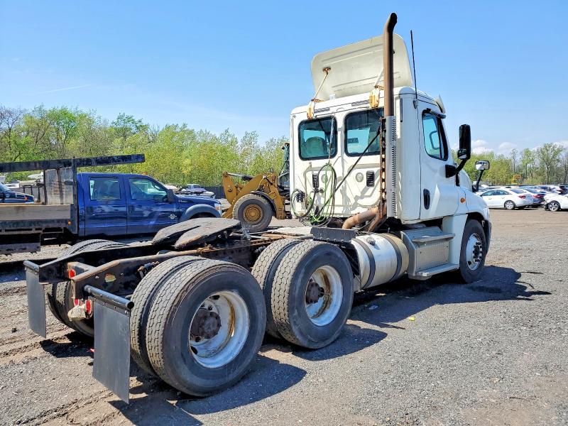 2013 Freigliner 2013 Freightliner Cascadia 125 Semi Truck