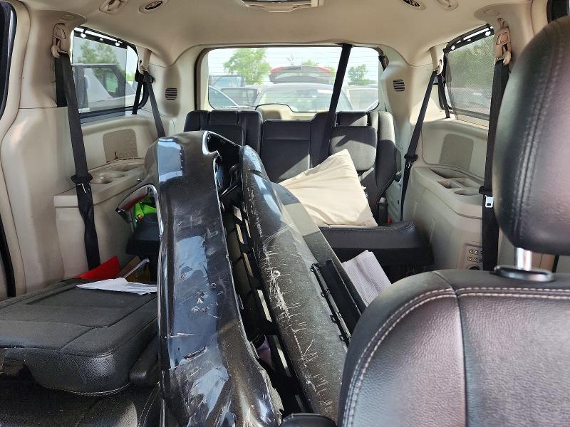 2012 Chrysler Town & Country Touring l