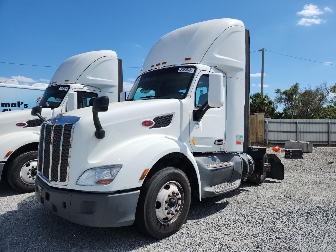 2018 Peterbilt 579 Semi Truck