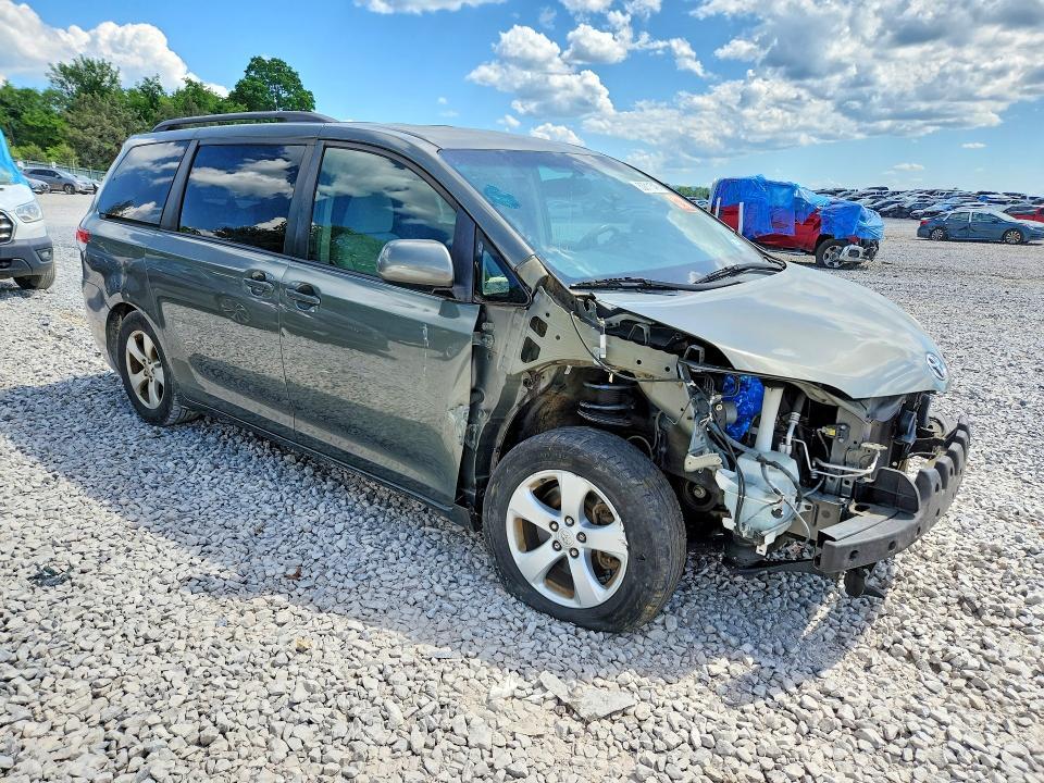 2011 Toyota Sienna le