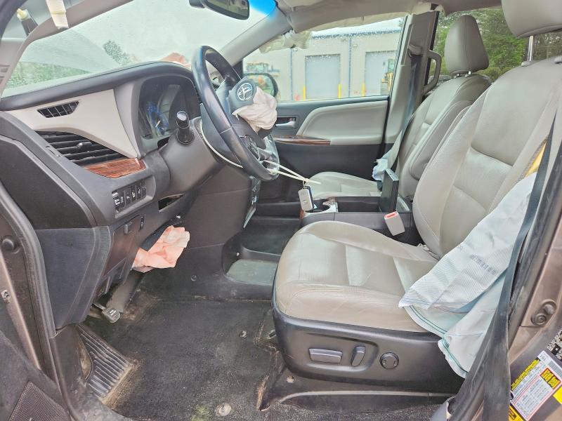 2017 Toyota Sienna Limited Premium 7-passenger