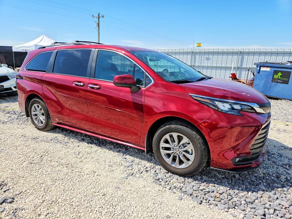 2026 Toyota Sienna xle 8-passenger
