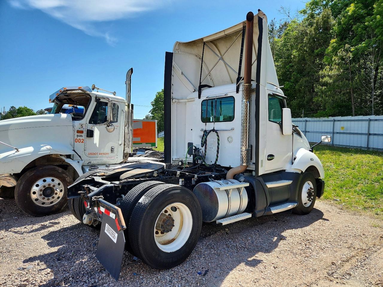 2017 Kenworth T680 Semi Truck