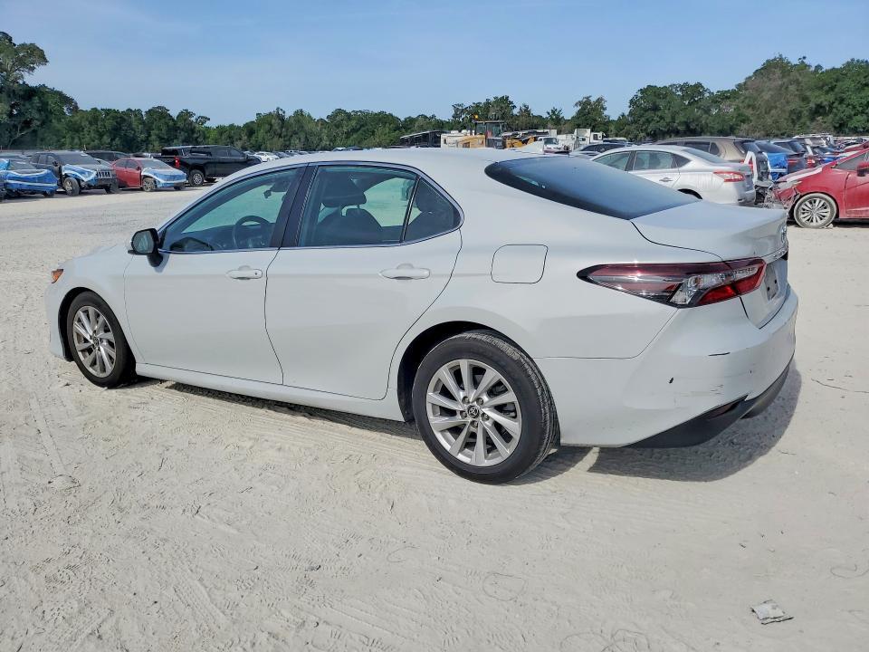 2024 Toyota Camry le
