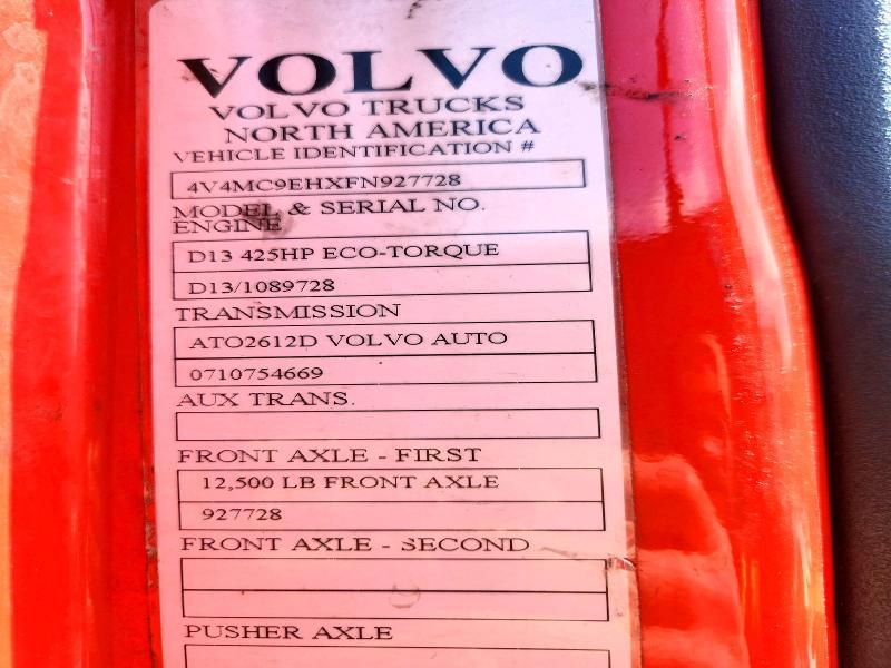 2015 Volvo VNM Semi Truck