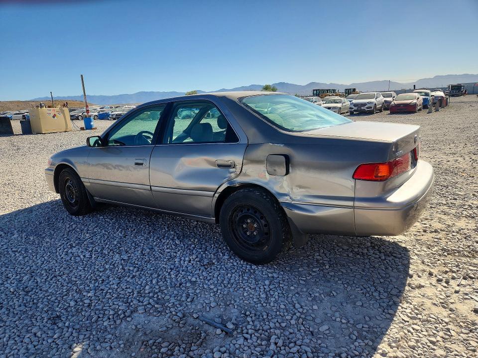 2000 Toyota Camry le