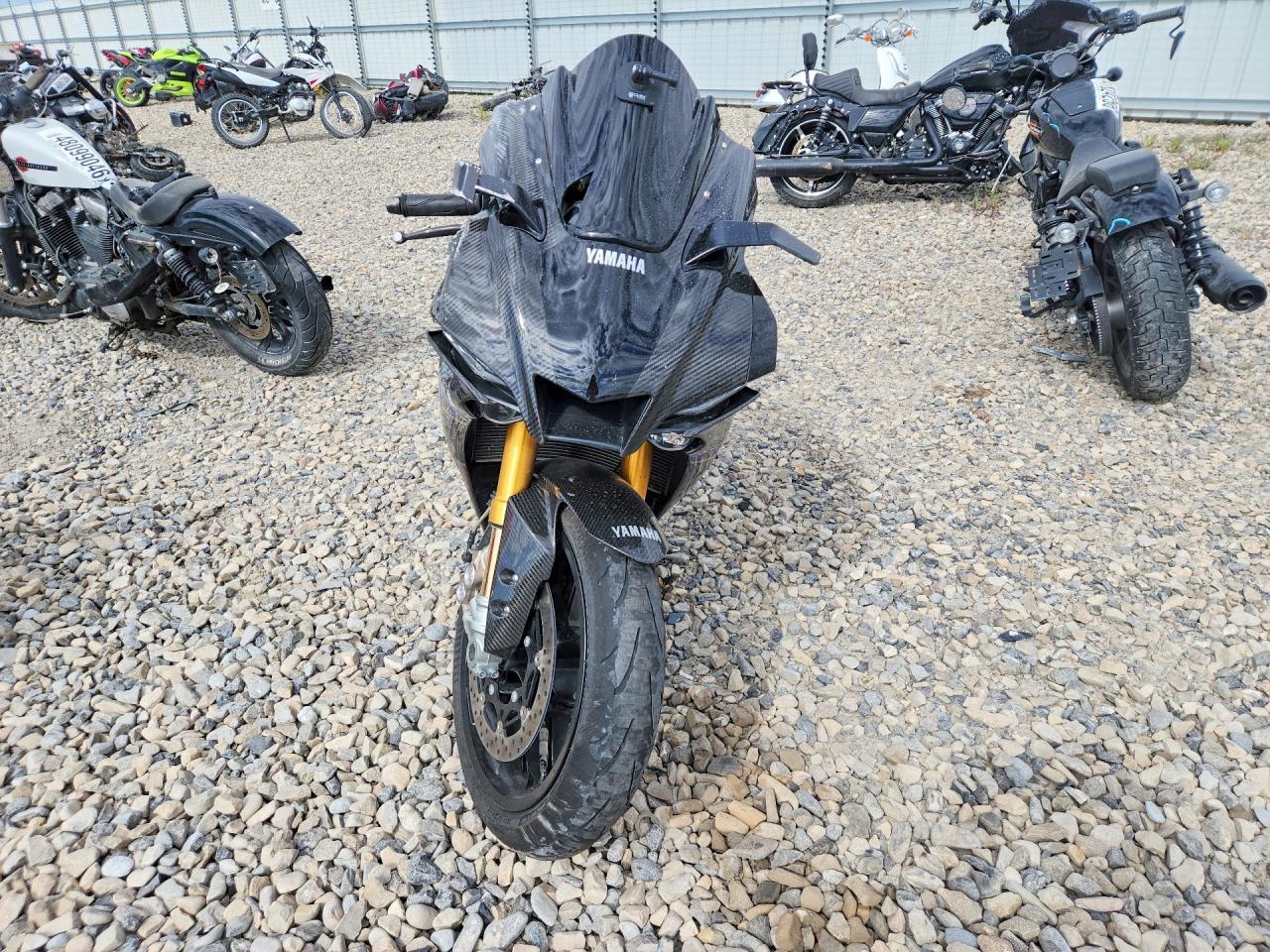 2024 Yama YZFR1M