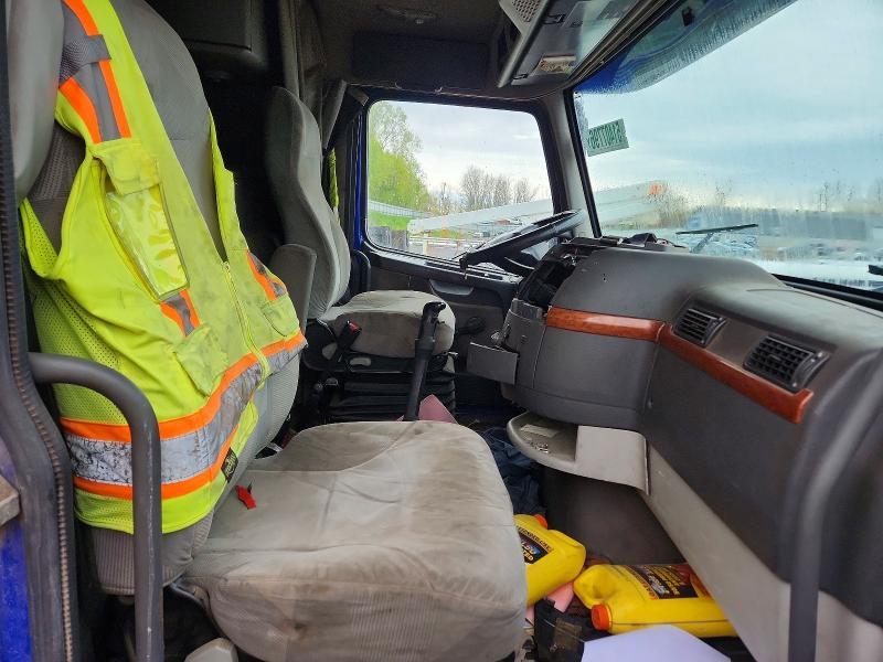 2007 Volvo VNL Semi Truck