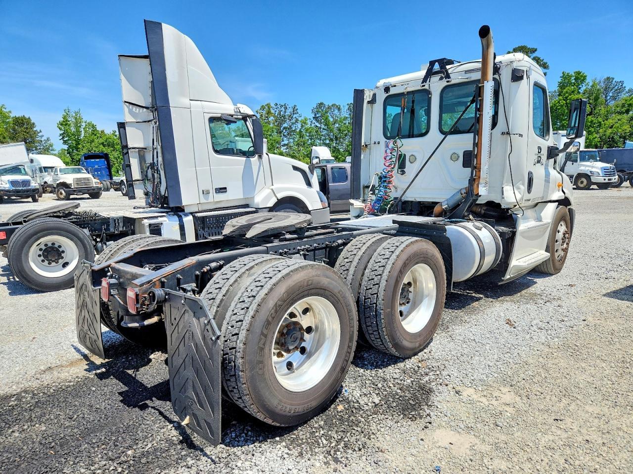 2014 Freightliner Cascadia Semi Truck