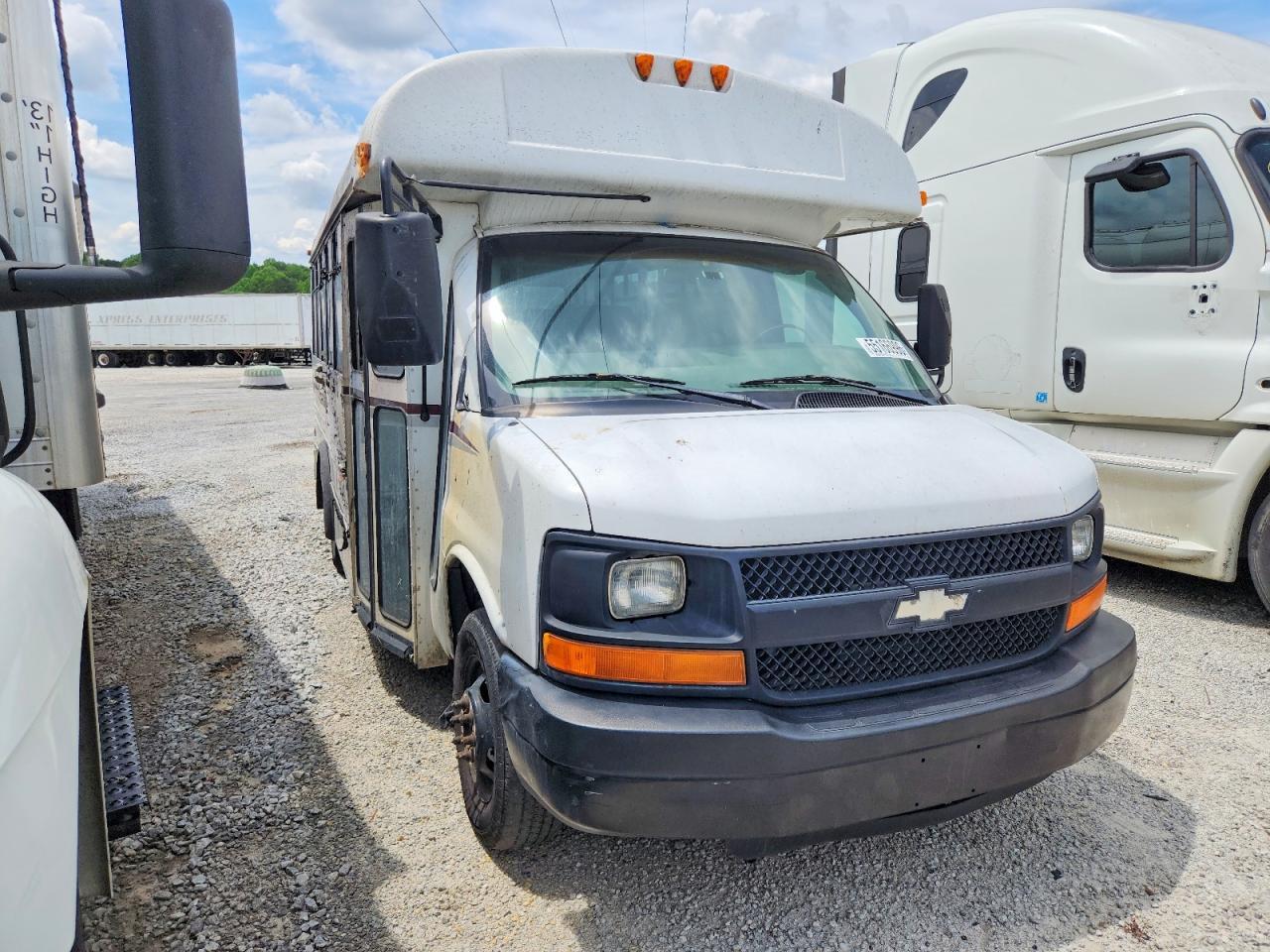 2003 Chevrolet Express G3500 Shuttle Bus
