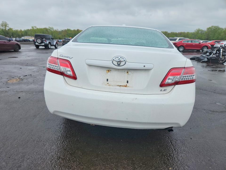 2010 Toyota Camry le