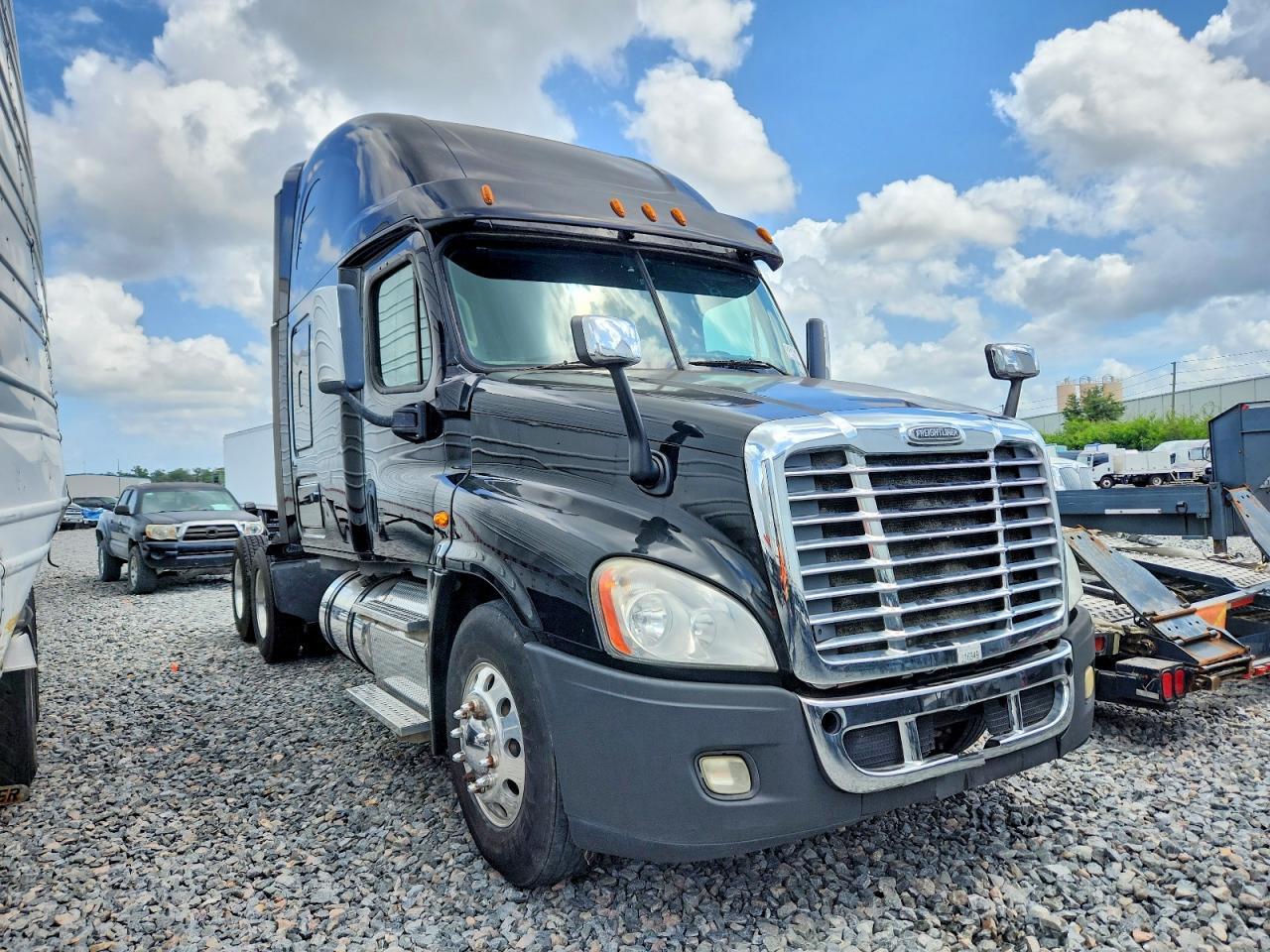 2015 Freightliner Cascadia Semi Truck