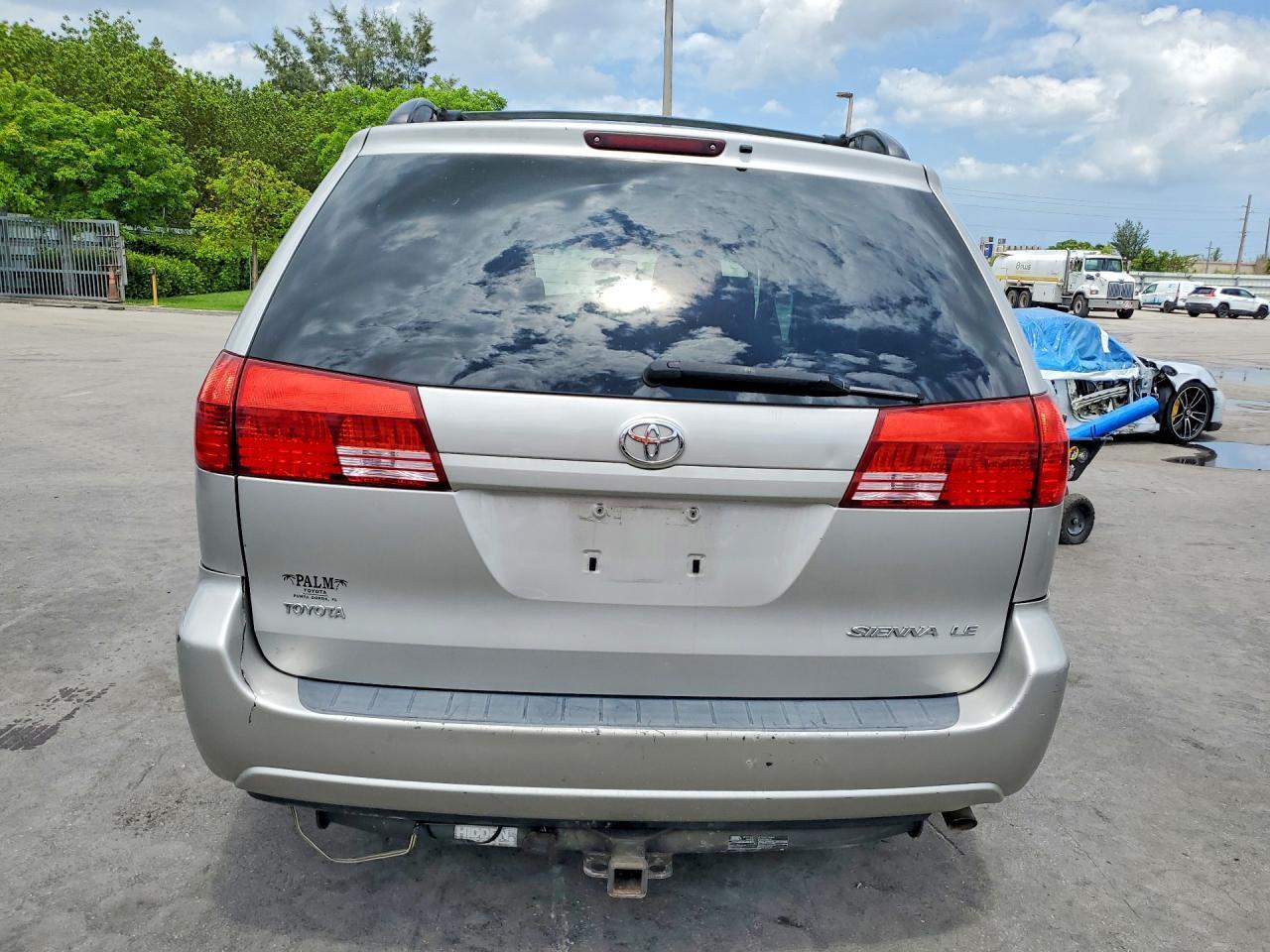2004 Toyota Sienna le 7 Passenger