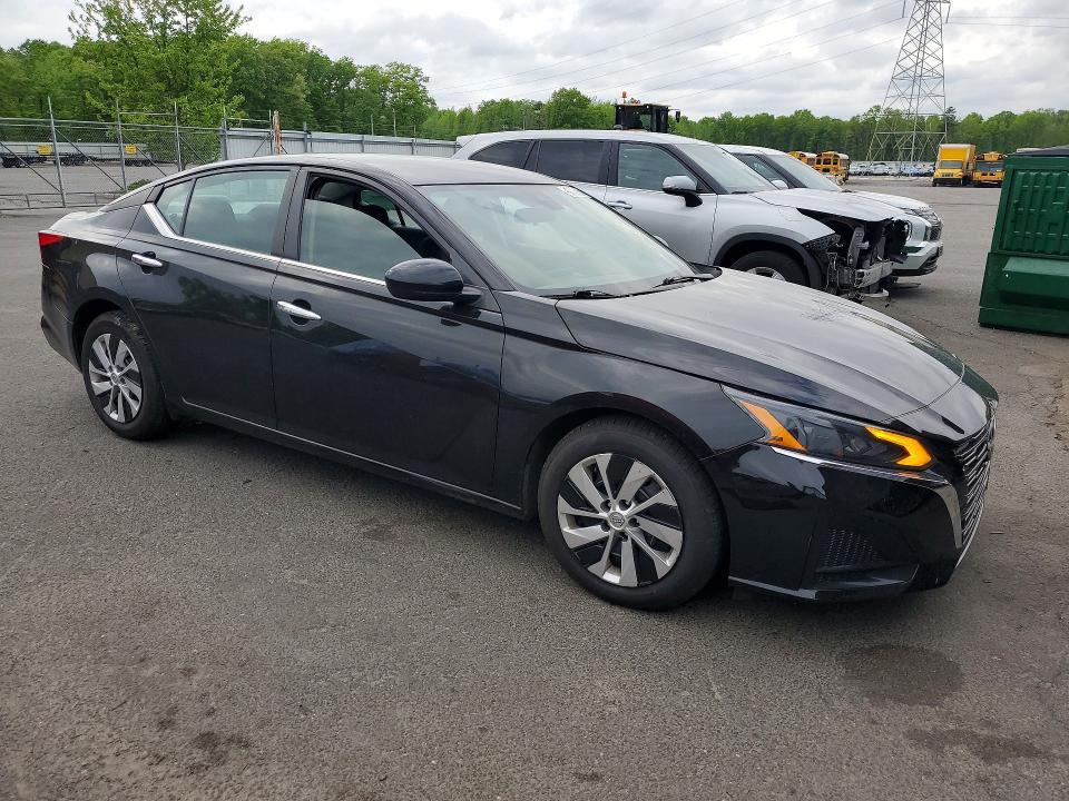 2023 Nissan Altima s