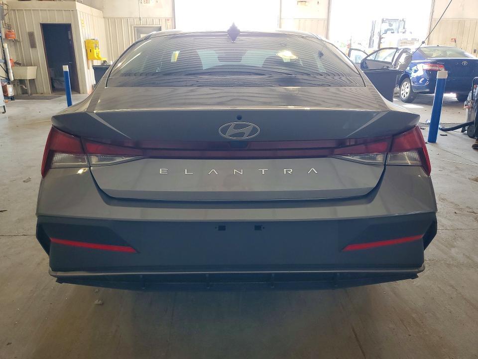 2024 Hyundai Elantra se