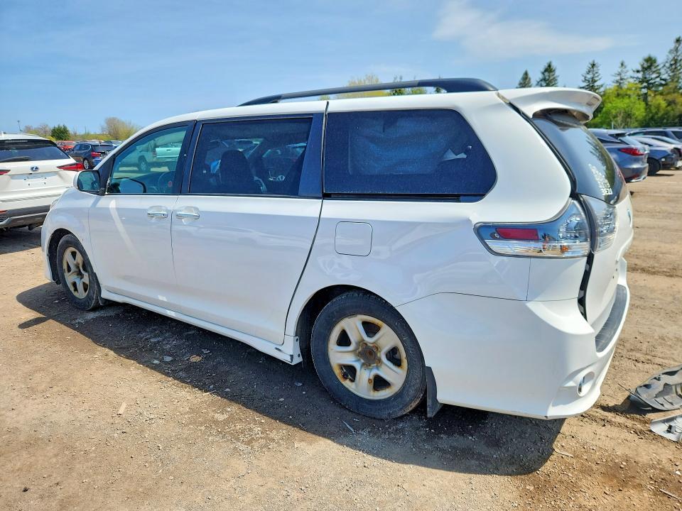 2016 Toyota Sienna se