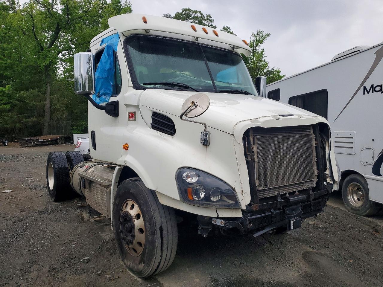 2018 Freigliner 2018 Freightliner Cascadia 113 Semi Truck