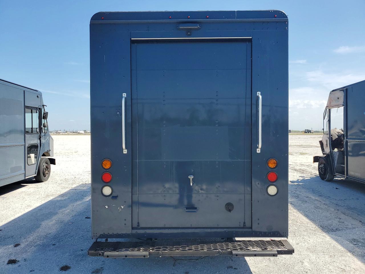 2020 Freightliner Chassis M Line WALK-IN Van