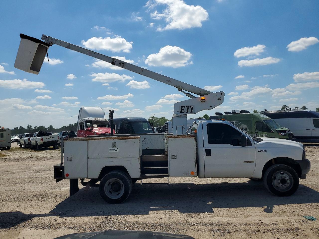 2003 Ford F450 Super Duty Bucket Truck