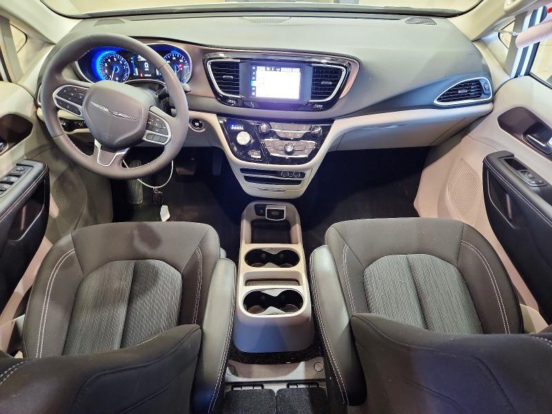 2024 Chrysler Voyager lx