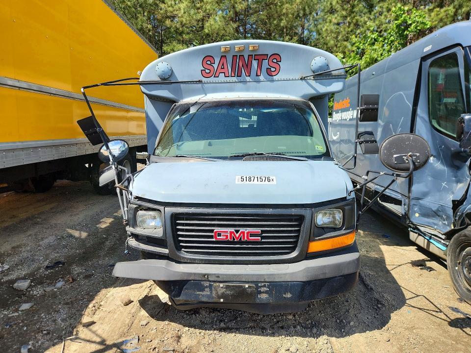 2003 GMC Savana Shuttle Bus
