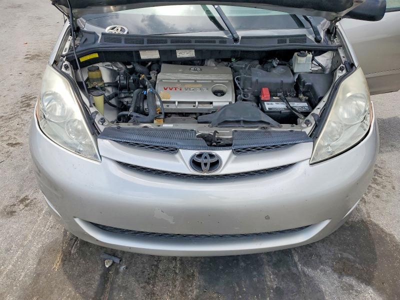 2006 Toyota Sienna le 8 Passenger