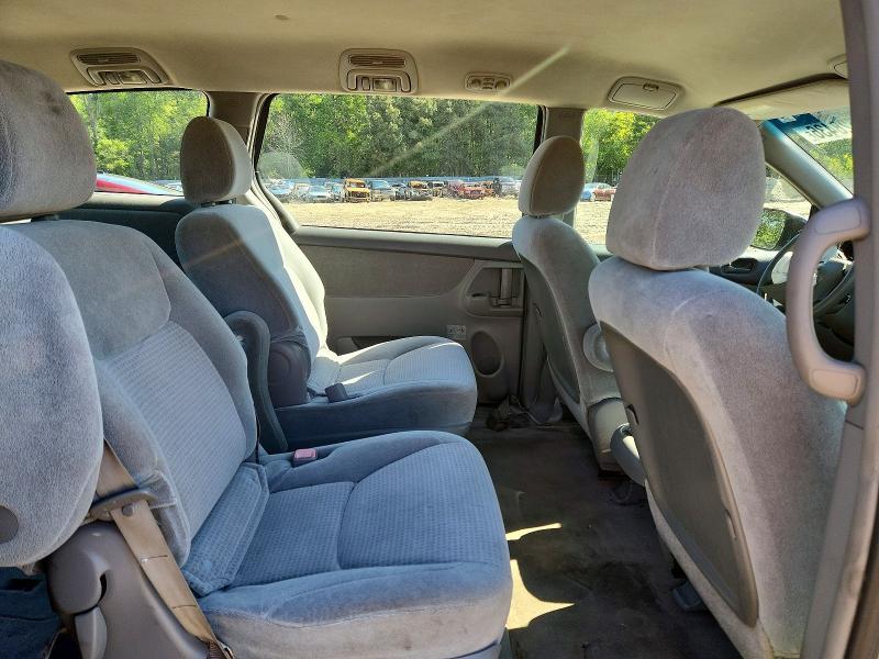 2010 Toyota Sienna ce 7-passenger