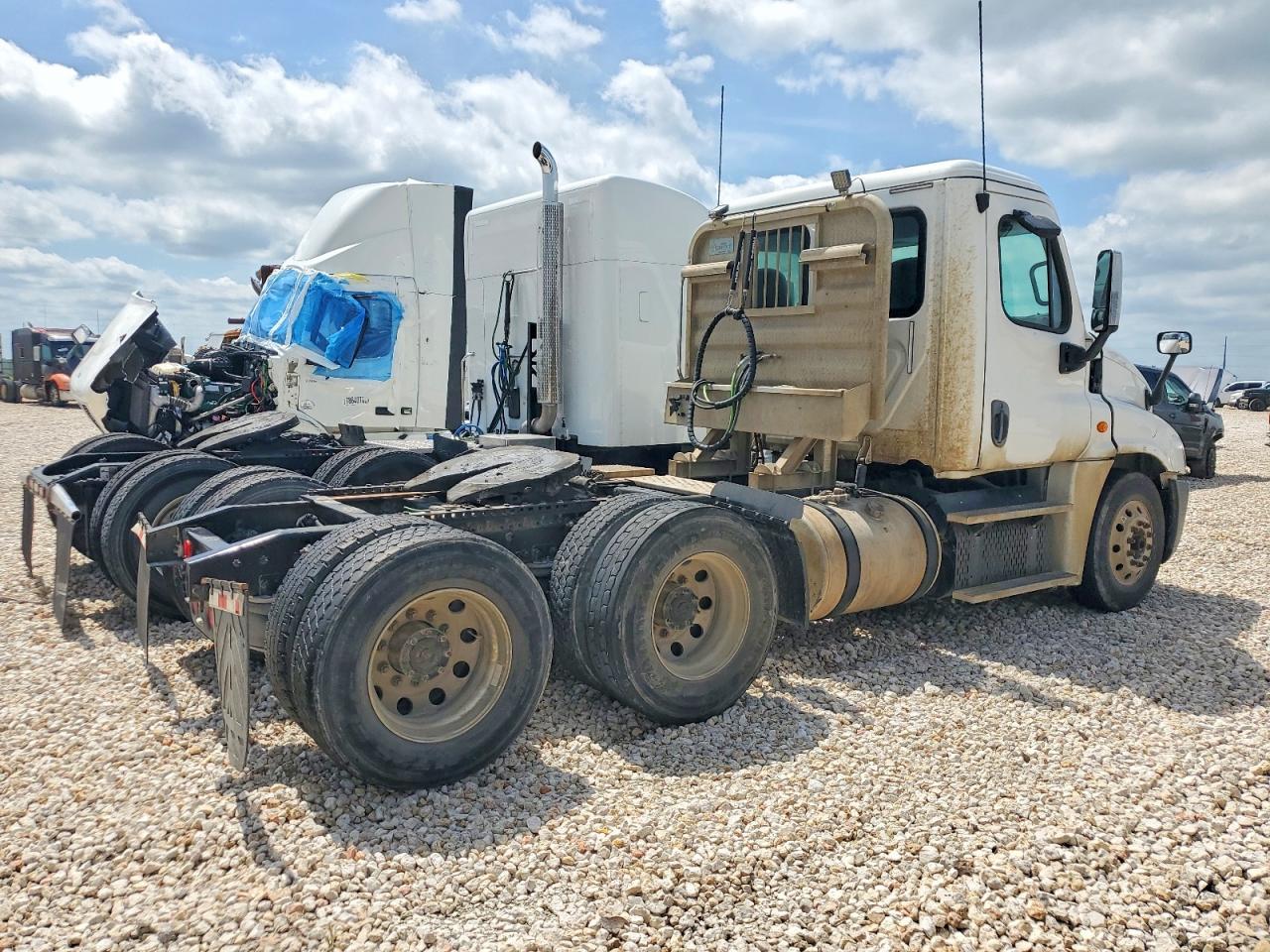 2016 Freigliner 2016 Freightliner Cascadia 125 Semi Truck