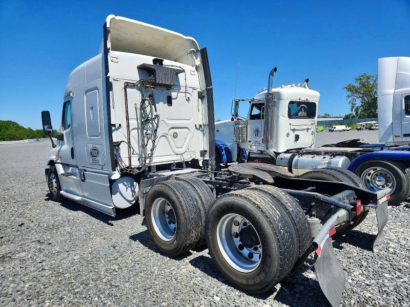 2013 Freightliner Cascadia Semi Truck