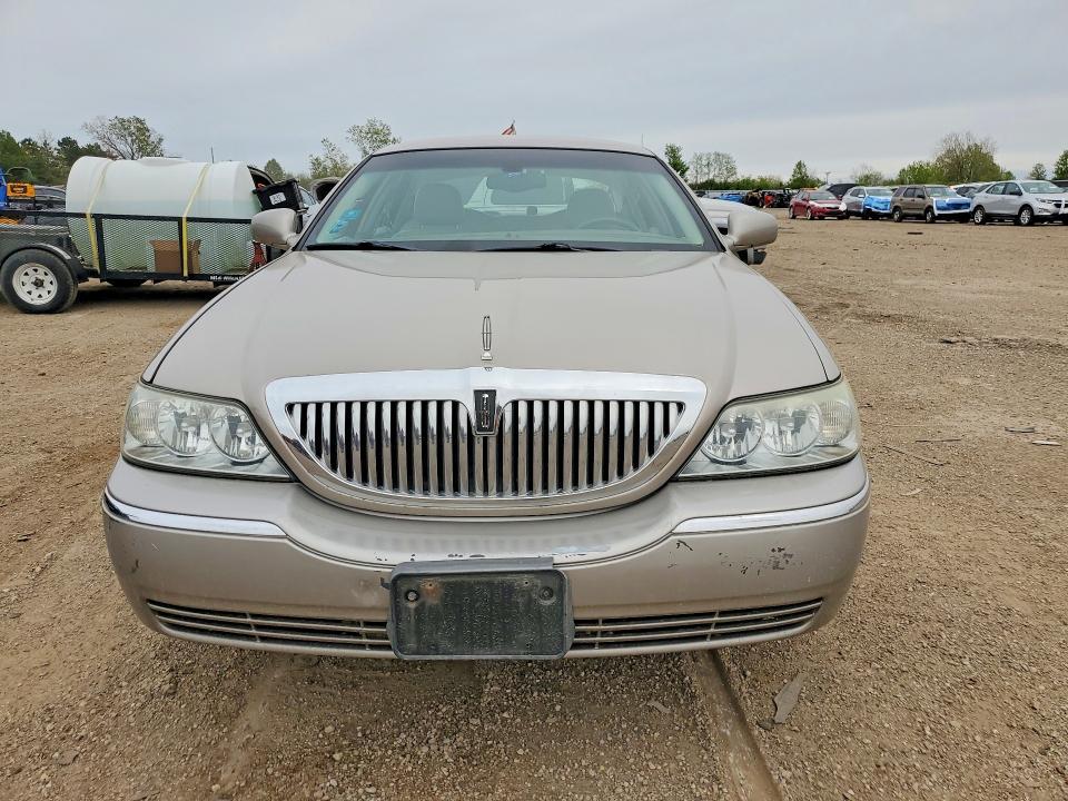 2003 Lincoln Town car Executive