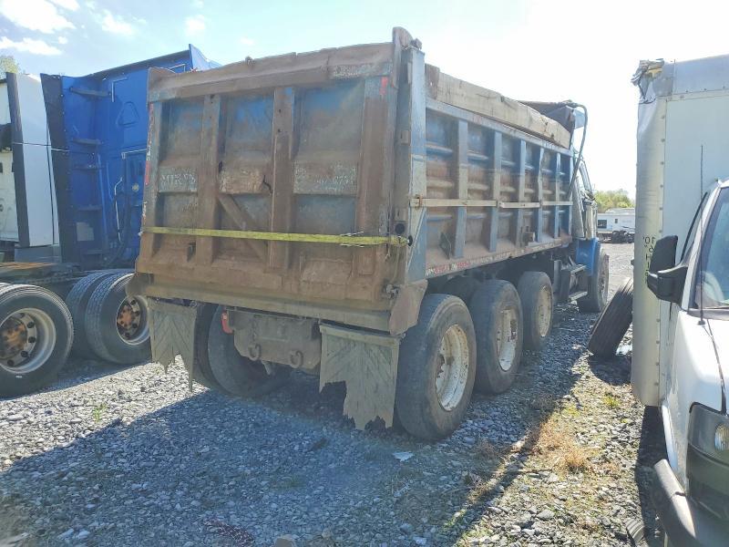 1999 Freightliner Conventional FLD120