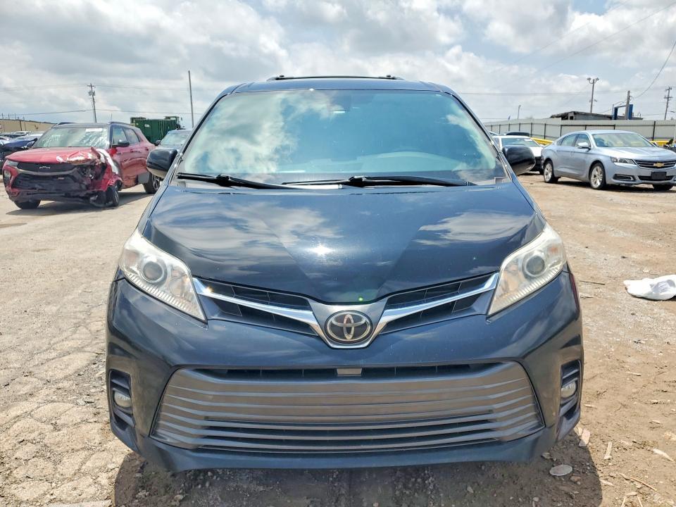 2018 Toyota Sienna xle 8-passenger