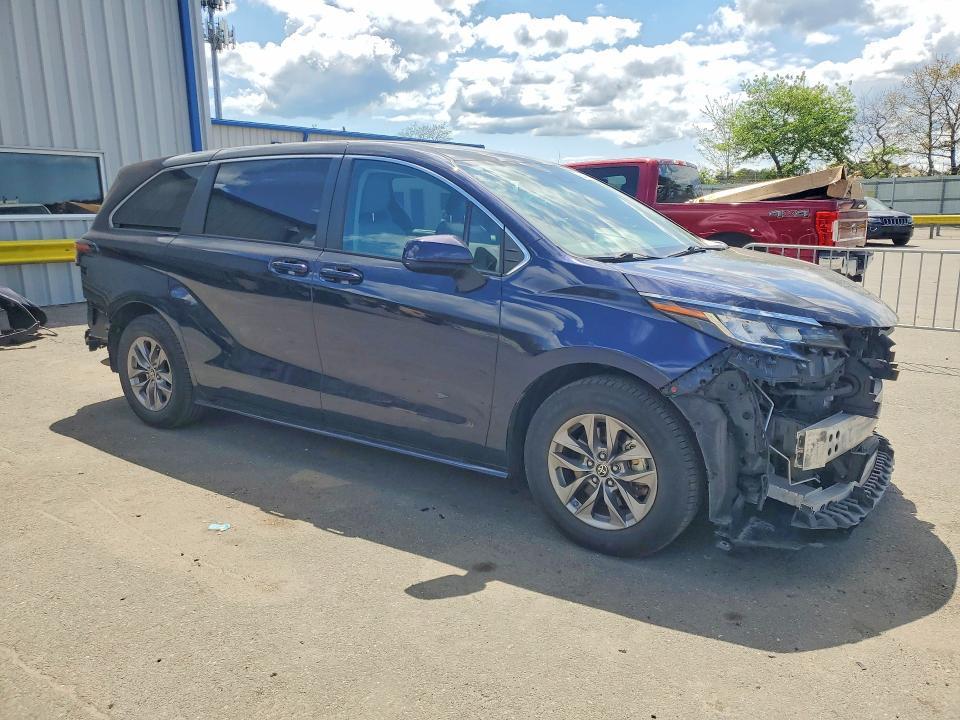 2023 Toyota Sienna le