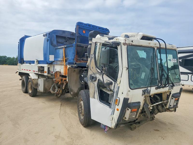 2018 Mack Refuse Truck