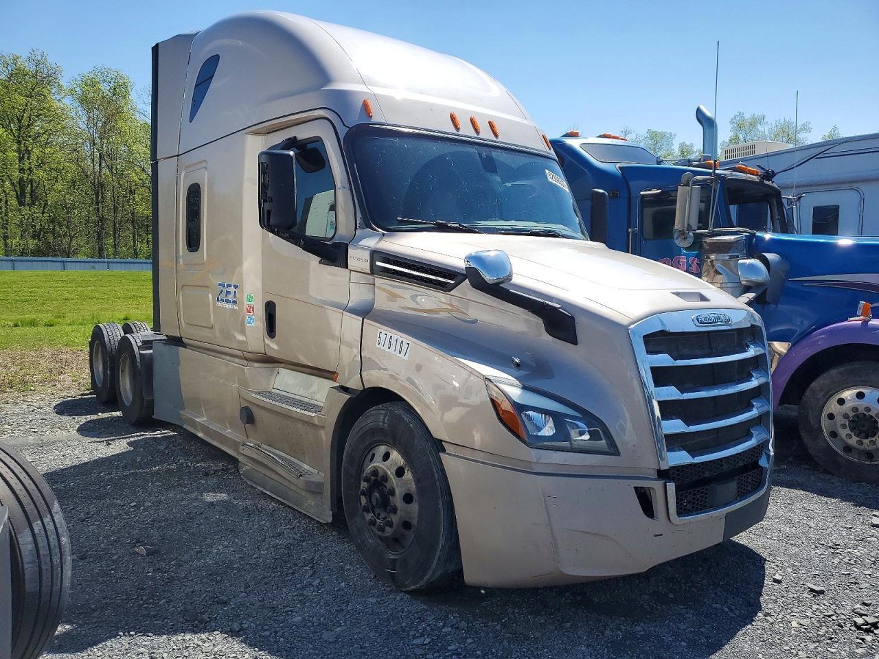 2019 Freigliner Cascadia 126