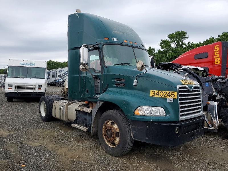 2015 Mack CXU612 Semi Truck