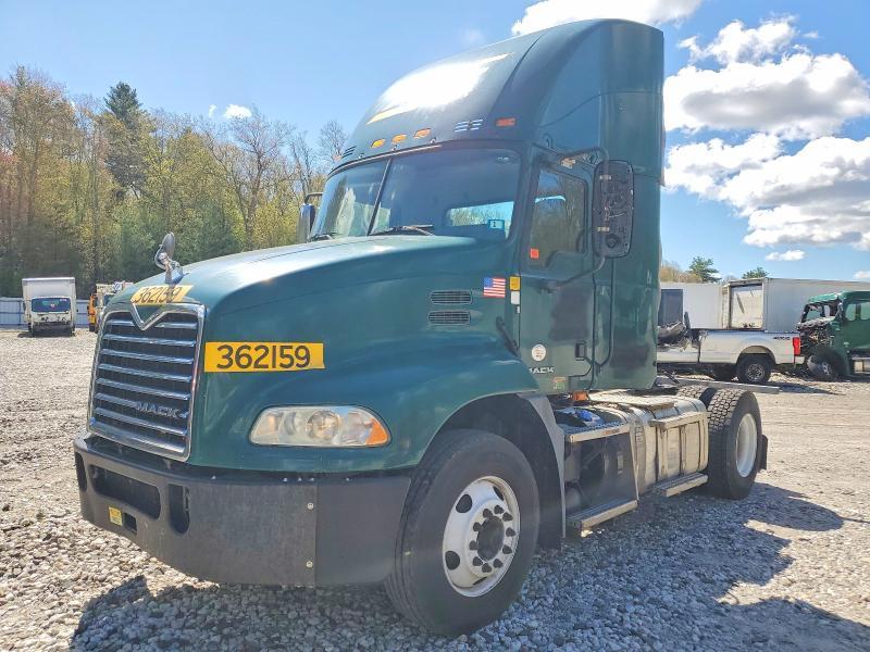 2017 Mack CXU612 Semi Truck