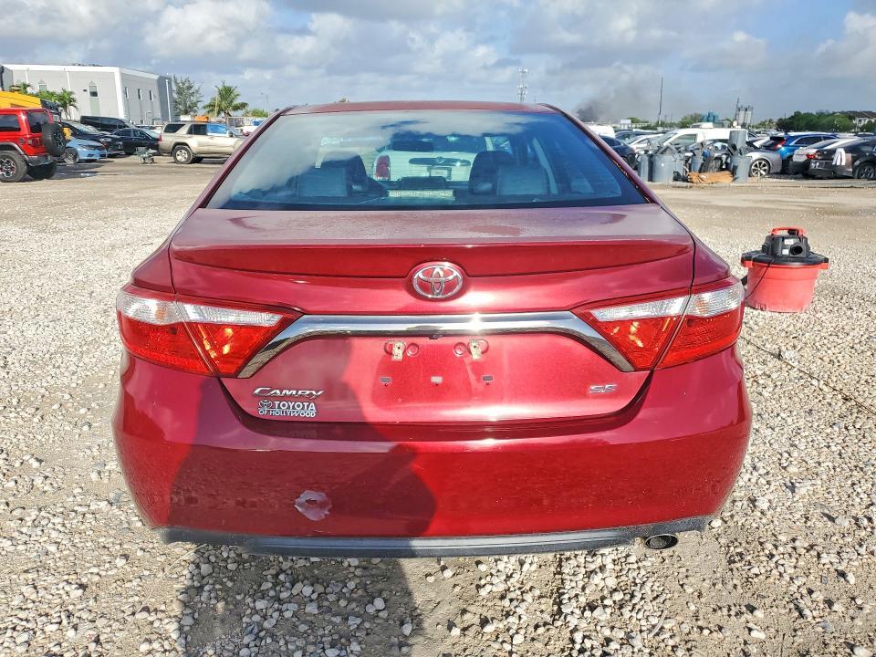 2015 Toyota Camry se