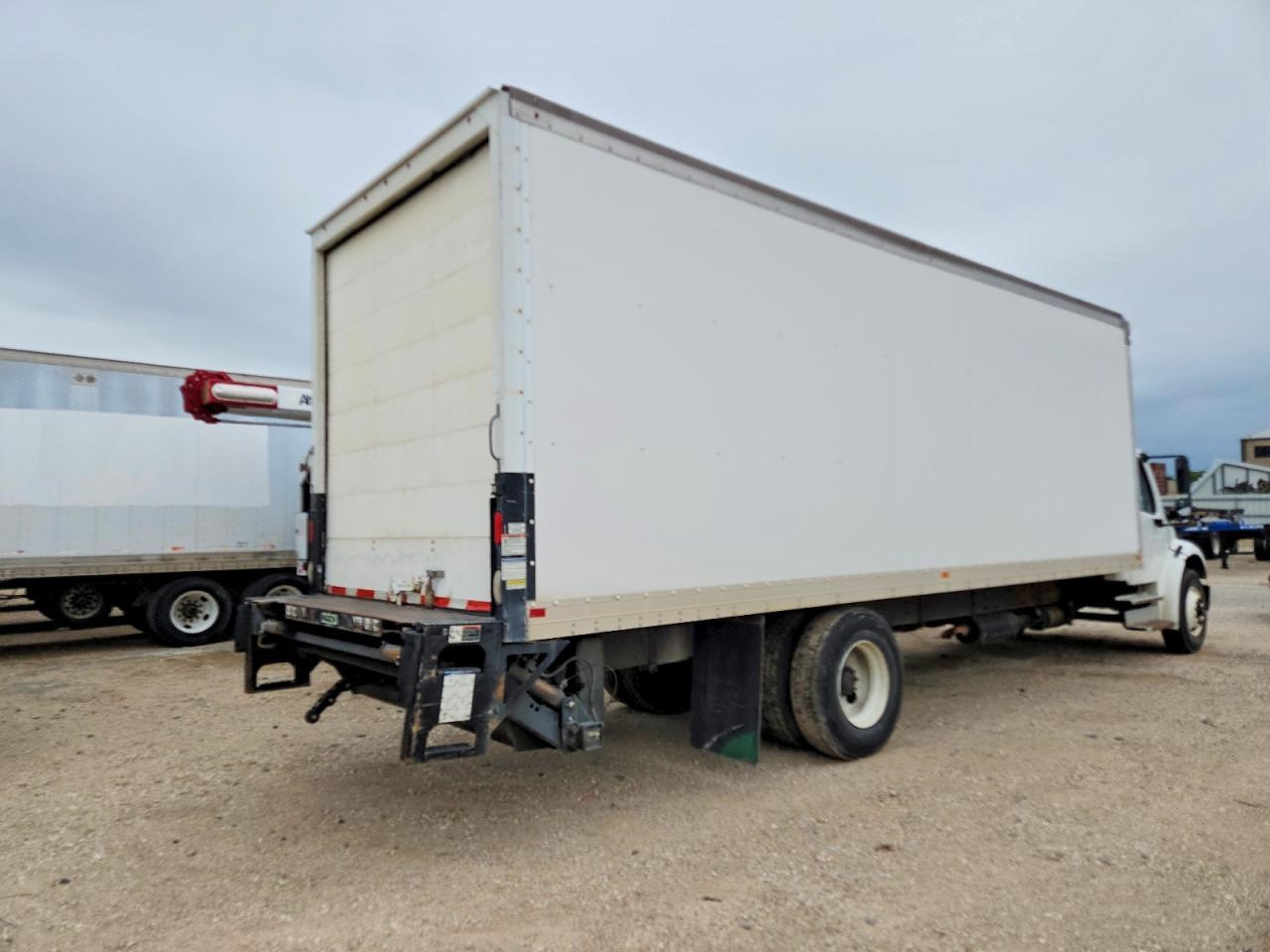 2016 Freigliner 2016 Freightliner Business Class M2 BOX Truck